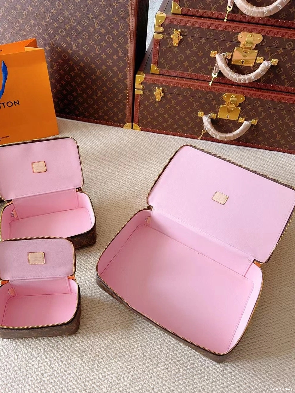 LV IN 3 MAKE POUCH 1 SET CUSTOM UP 0708